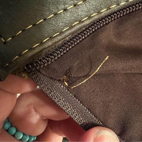 Unisex Brown Leather adjustable crossbody shoulder messenger or backpack - Picture 12 of 16